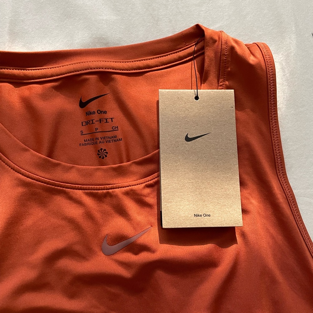 (SOLD) Nike Dri-Fit Cropped Tank Top NWT